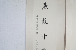(4)